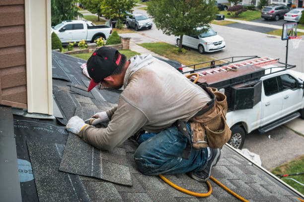 Professional Roofing technician working in Le Mars, IA